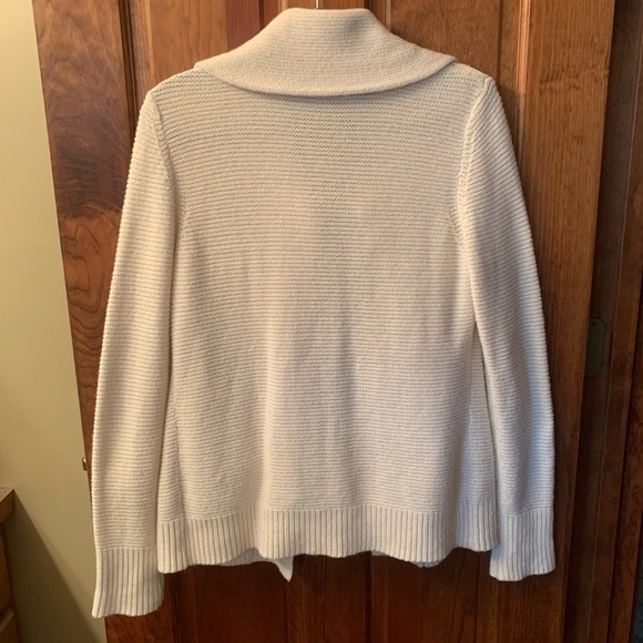 Ralph Lauren cardigan sweater, Ecru or Cream. Size medium. 2 pockets on front. - Picture 5 of 6